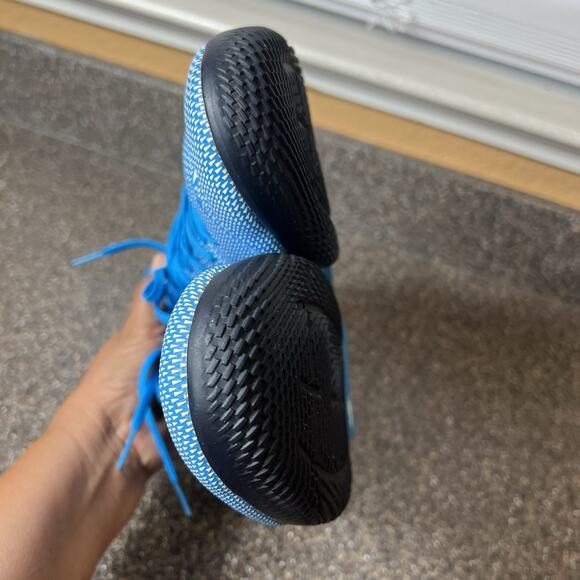 Athletic_Shoes